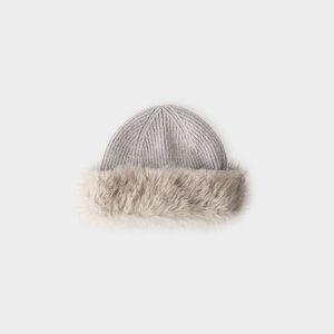 NWT Aritzia Zermatt Merino Wool Beanie 
S/M - SOLD OUT - Natural Beige
